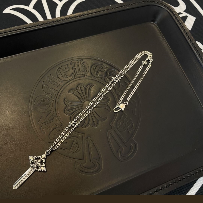 Ch**me He**ts necklaces